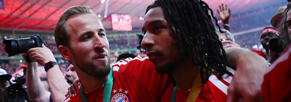 Soccer-Football-DFB-Cup-Final-Bayern-Munich-v-VfB-Stuttgart-Olympiastadion-Berlin-Germany-May-23-2026-Bayern-Munich-s-Harry-Kane-celebrates-with-Michael-Olise-after-winning-the-DFB-Cup-REUTERS-Annegret-Hilse-DFB-REGULATIONS-PROHIBIT-ANY-USE-OF-PHOTOGRAPHS-AS-IMAGE-SEQUENCES-AND-OR-QUASI-VIDEO