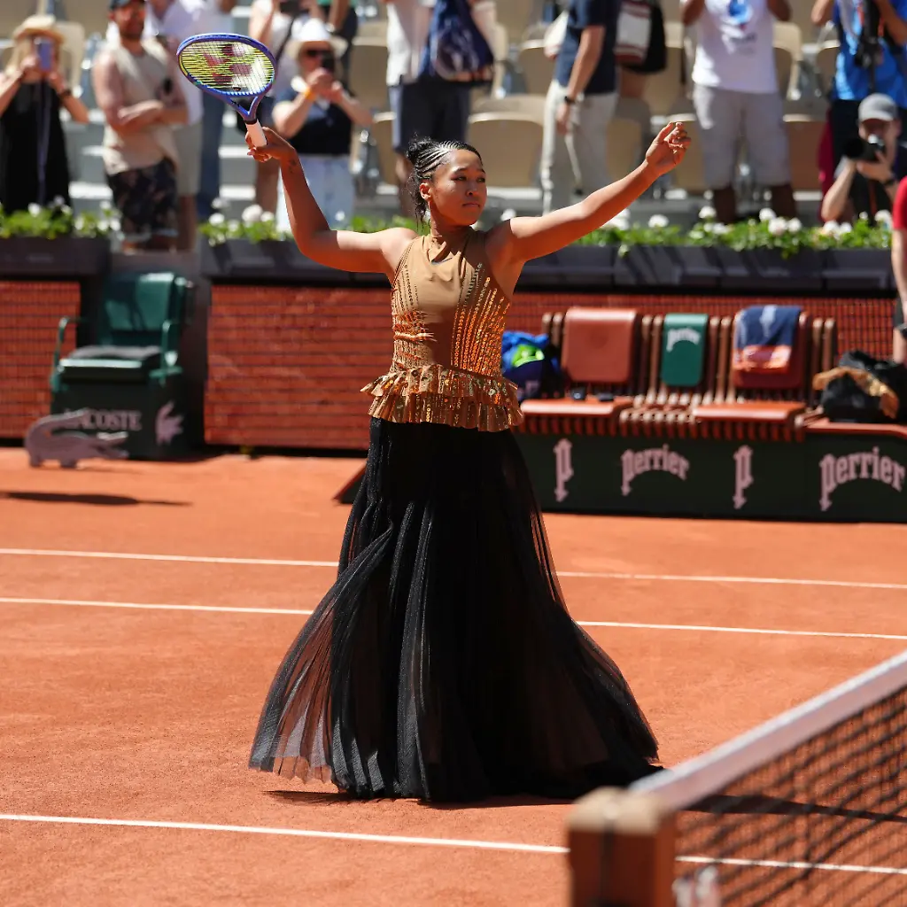 Tennis-Grand-Slam-WTA-Tour-French-Open-Einzel-Frauen-1-Runde-Siegemund-Deutschland-Osaka-Japan-Naomi-Osaka-reagiert-vor-dem-Match