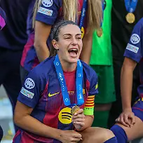 NOR-Oslo-FC-Barcelona-vs-Olympique-Lyon-Women-s-Champions-League-Fussball-UEFA-Spielzeit-2025-2026-Ullevaal-Stadion-Finale-im-Bild-Freude-und-Emotionen-nach-dem-Sieg-beim-FC-Barcelona-nach-dem-Sieg-gegen-Lyon-mit-dem-Pokal-Emotionen-victory-Joy-celebration-and-emotions-after-the-win-Alegria-celebracion-y-emocion-tras-la-victoria-Alexia-Putellas-FC-Barcelona-11-DFB-DFL-REGULATIONS-PROHIBIT-ANY-USE-OF-PHOTOGRAPHS-AS-IMAGE-SEQUENCES-AND-OR-QUASI-VIDEO-23-05