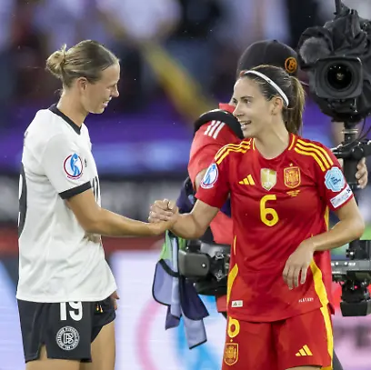 Germany-s-Klara-Buehl-left-congratulates-Spain-s-Aitana-Bonmati-right-after-the-UEFA-Women-s-EURO-2025-semi-final-soccer-match-between-Germany-and-Spain-at-the-Letzigrund-stadium-in-Zurich-Switzerland-on-Wednesday-July-23-2025