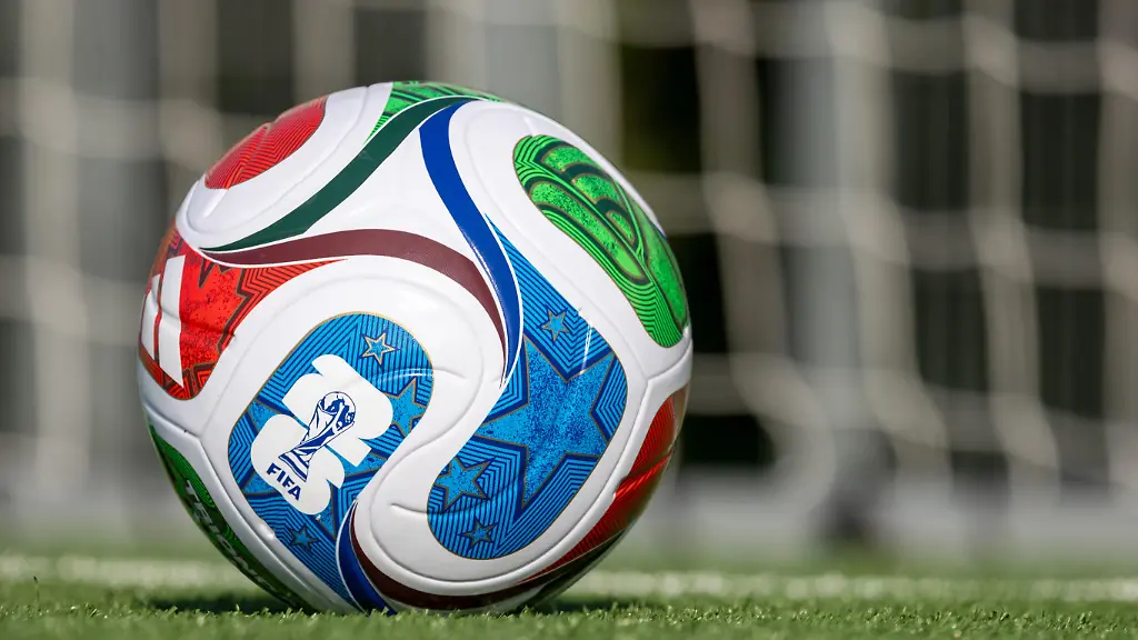 ADIDAS-TRIONDA-offizieller-Spielball-des-FIFA-World-Cup-2026