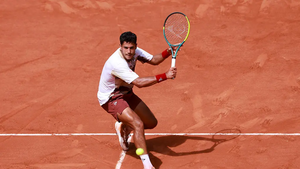 Adolfo-Daniel-Vallejo-of-Paraguay-during-day-5-of-Roland-Garros-2026-2026-French-Open-Grand-Slam-tennis-tournament-on-May-28-2026-at-Roland-Garros-stadium-in-Paris-France-Photo-Jean-Catuffe-DPPI