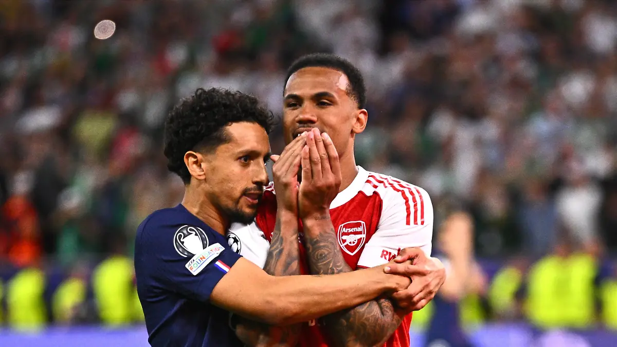 30-05-2026-Ungarn-Budapest-Fussball-Maenner-Champions-League-Paris-Saint-Germain-PSG-FC-Arsenal-Finale-Puskas-Arena-Gabriel-r-FC-Arsenal-wird-nach-seinem-verschossenen-Elfmeter-im-Elfmeterschiessen-von-Marquinhos-Paris-Saint-Germain-getroestet