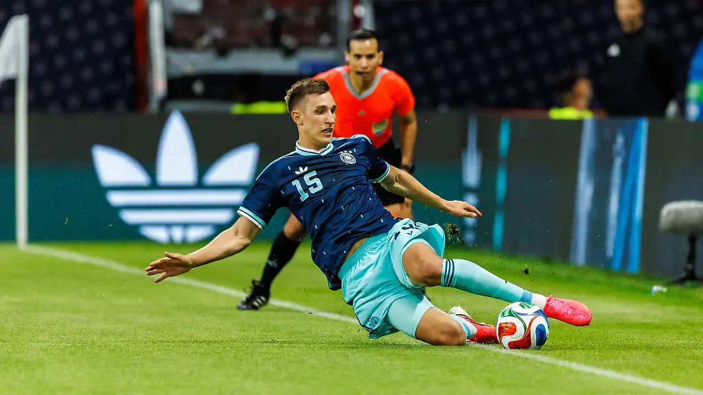 MAINZ-GERMANY-MAY-31-Nico-Schlotterbeck-Germany-15-slides-to-secure-the-ball-during-the-International-Friendly-Germany-vs-Finland-at-MEWA-Arena-on-May-31-2026-in-Mainz-Germany