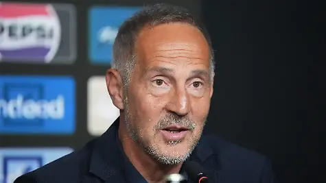 Trainer-Adi-Huetter-Eintracht-Frankfurt-bei-seiner-Vorstellungspressekonferenz-Frankfurt-01-06