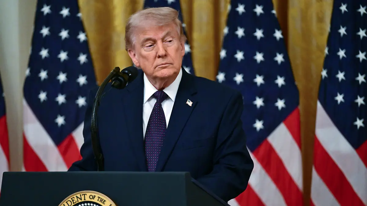 United-States-President-Donald-J-Trump-makes-remarks-as-he-participates-in-the-swearing-in-ceremony-for-Kevin-Warsh-Chair-of-the-Board-of-Governors-of-the-Federal-Reserve-System-in-the-East-Room-of-the-White-House-in-Washington-DC-USA-on-Friday-May-22-2026