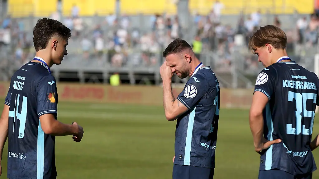 23-05-2026-xfsx-Herren-Fussball-Saison-2025-2026-BFV-Verbandspokal-Finale-FC-Wuerzburger-Kickers-TSV-1860-Muenchen-v-li