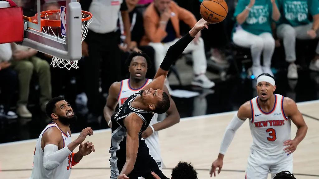Basketball-Maenner-NBA-Finals-1-Spieltag-San-Antonio-Spurs-New-York-Knicks-Victor-Wembanyama-Forward-der-San-Antonio-Spurs-versucht-gegen-die-New-York-Knicks-zu-werfen