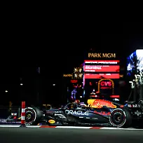 01-VERSTAPPEN-Max-nld-Red-Bull-Racing-RB21-action-during-the-2025-Formula-1-Las-Vegas-Grand-Prix-22th-round-of-the-2025-FIA-Formula-One-World-Championship-from-November-21-to-23-2025-on-the-Las-Vegas-Strip-Circuit-in-Paradise-Nevada-United-States-of-America-Photo-Xavier-Bonilla-DPPI