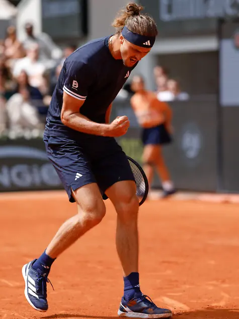 June-5-2026-Paris-Paris-France-Alexander-ZVEREV-GER-during-the-tennis-Grand-Slam-of-Roland-Garros-2026-menAaa-s-semi-final-match-between-Jakub-MENSIK-CZE-and-Alexander-ZVEREV-GER-at-Roland-Garros-Stadium-on-June-04-2026