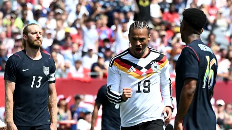 Fussball-Maenner-Nationalmannschaft-Vorbereitung-auf-die-Fussball-WM-2026-Laenderspiel-USA-Deutschland-im-Soldier-Field-Leroy-Sane-Deutschland-feiert-nach-seinem-Tor-zum-1-2