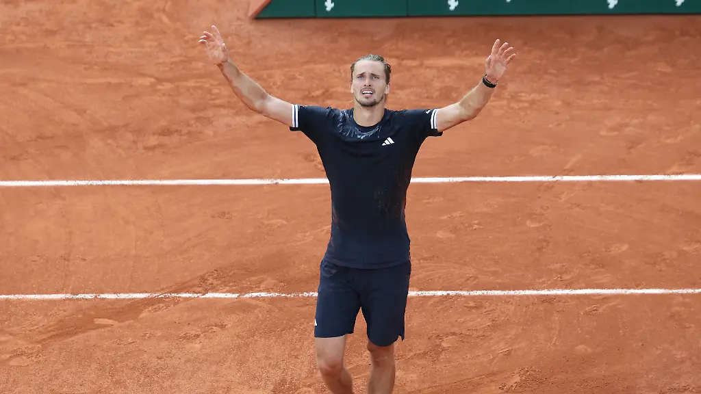 June-7-2026-Paris-Ile-De-France-France-ALEXANDER-ZVEREV-of-Germany-after-the-match-against-F-Cobolli-of-Italy-in-the-final-of-tennis-tournament-Roland-Garros-Paris-France
