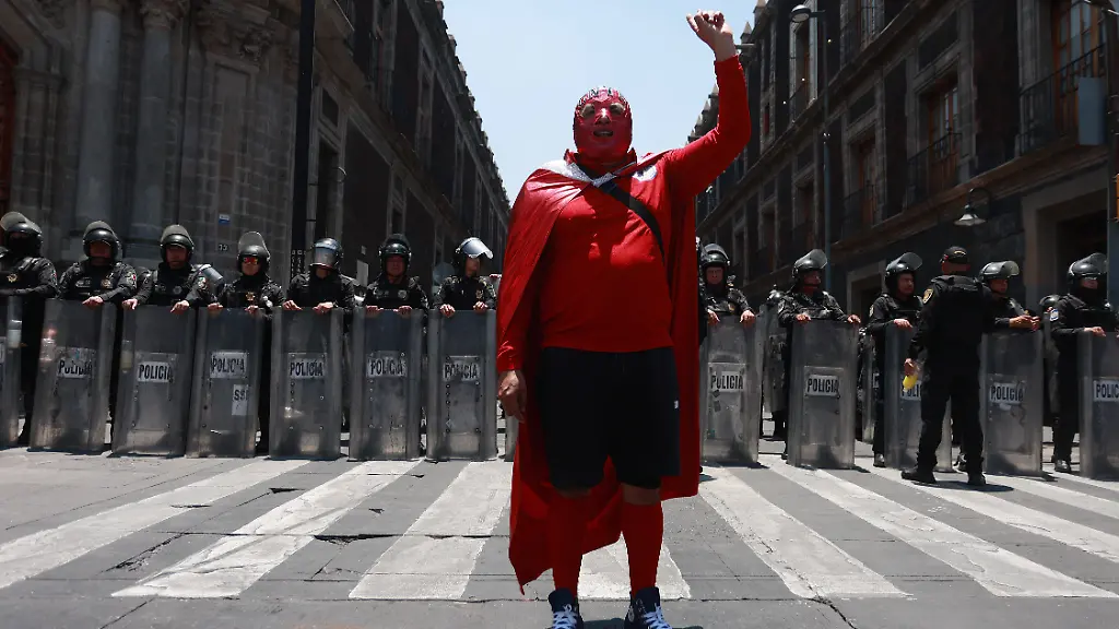 CNTE-teachers-union-holds-rally-in-Mexico-City-MEXICO-CITY-MEXICO-MAY-15-A-masked-demonstrator-takes-part-in-a-rally-marking-Teacher-s-Day-in-Mexico-City-Mexico-on-May-15-2026-Under-the-slogan-No-solution-no-ball-will-roll-thousands-of-members-of-National-Coordination-of-Education-Workers-CNTE-held-a-mass-rally-The-union-is-demanding-pension-changes-and-higher-pay-and-has-signaled-a-possible-nationwide-strike-in-the-coming-days-The-protest-comes-with-the-World-Cup-less-than-a-month-away-as-CNTE-members-threatens-to-escalate-its-protests-during-the-tournament-Daniel-Cardenas-Anadolu-Mexico-City-Mexico-Editorial-use-only-Please-get-in-touch-for-any-other-usage