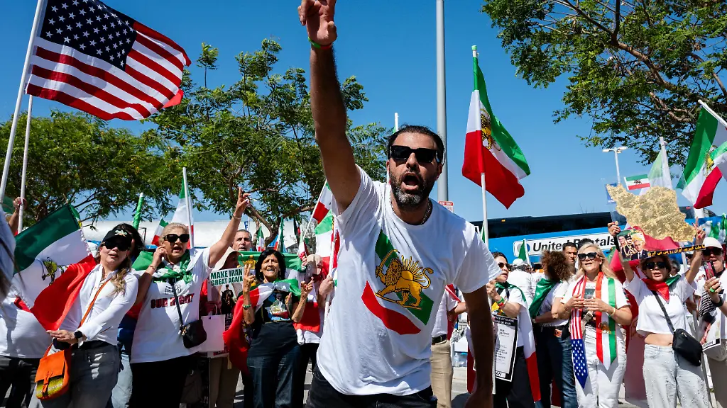 June-7-2026-Inglewood-California-USA-HAMED-RAZIPOUR-one-of-the-protest-organizers-leads-the-crowd-in-a-chant-in-front-of-SoFi-Stadium-in-Inglewood-California-during-a-demonstration-urging-FIFA-to-replace-the-Islamic-Republic-flag-with-the-Lion-and-Sun-flag