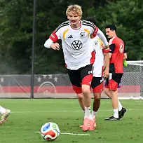 Fussball-Nationalmannschaft-vor-dem-ersten-WM-Spiel-gegen-Curacao-Assan-Ouedraogo-Deutschland-und-Nick-Woltemade-Deutschland-in-Aktion-beim-oeffentlichen-Training-auf-dem-Gelaende-der-Wake-Forest-University