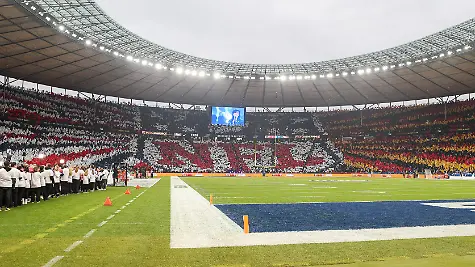 Das-Berliner-Olympiastadion-in-NFL-American-Football-Herren-USA-Design-Choreografie-GER-Indianapolis-Colts-vs-Atlanta-Falcons-American-Football-National-Football-League-Berlin-Game-2025-Woche-10-Saison-2025-09-11-2025-GER-Indianapolis-Colts-vs-Atlanta-Falcons-American-Football-National-Football-League-Berlin-Game-2025-Woche-10-Saison-2025-09-11