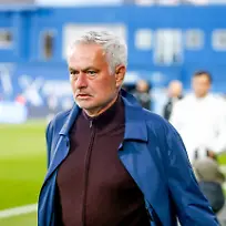 Jose-Mourinho-head-coach-of-SL-Benfica-during-the-Primeira-Liga-match-between-GD-Estoril-Praia-and-SL-Benfica-at-Estadio-Antonio-Coimbra-da-Mota-in-Estoril-Portugal-on-May-16-2026