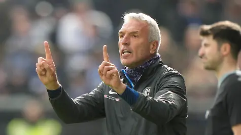 25-03-2023-Haensch-Arena-Meppen-GER-3-Liga-29-Spieltag-SV-Meppen-vs-Erzgebirge-Aue-Ernst-Middendorp-Trainer-SV-Meppen-gestikuliert-gibt-Anweisungen-DFL-REGULATIONS-PROHIBIT-ANY-USE-OF-PHOTOGRAPHS-AS-IMAGE-SEQUENCES-AND-OR-QUASI-VIDEO