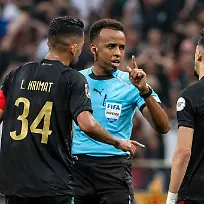 Der-fuer-die-Fussball-WM-vorgesehene-Schiedsrichter-Omar-Artan-durfte-nicht-in-die-USA-einreisen