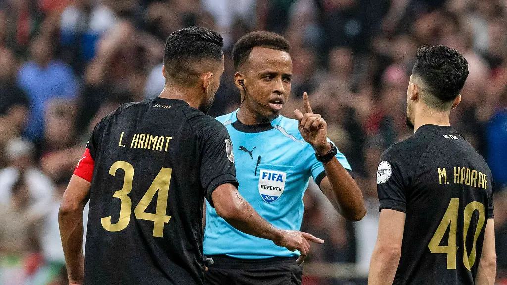 Der-fuer-die-Fussball-WM-vorgesehene-Schiedsrichter-Omar-Artan-durfte-nicht-in-die-USA-einreisen