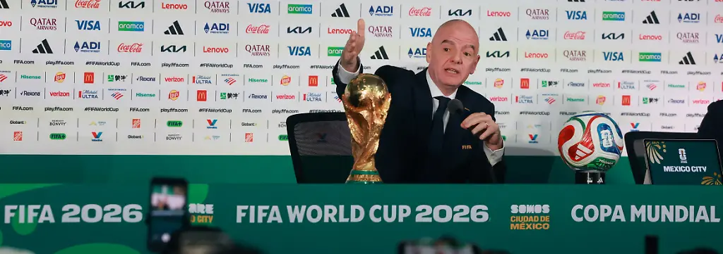 FIFA-World-Cup-2026-FIFA-President-Gianni-Infantino-Press-Conference-Estadio-Azteca-Mexico-City-Mexico-June-10-2026-FIFA-President-Gianni-Infantino-with-the-FIFA-World-Cup-trophy-during-the-press-conference-REUTERS-Henry-Romero