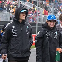 George-Russell-UK-Mercedes-AMG-Petronas-Formula-1-Team-63-und-Kimi-Antonelli-ITA-Mercedes-AMG-Petronas-Formula-1-Team-12-bei-der-Fahrerparade-CAN-Grosser-Preis-von-Kanada-Montreal-Motorsport-Formel-1-24-05