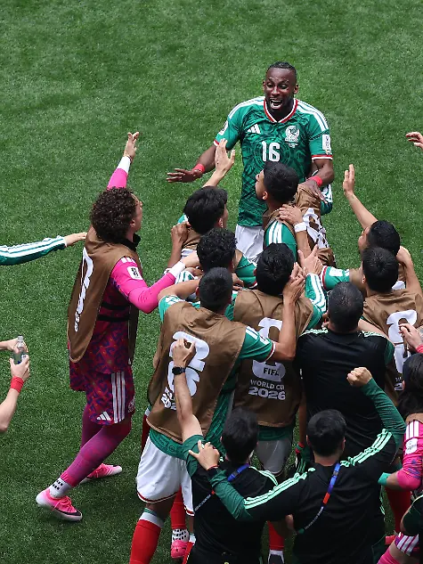 MEXICO-CITY-MEXICO-JUNE-11-Julian-Quinones-16-of-Mexico-celebrates-with-teammates-after-scoring-the-team-s-first-goal-during-the-FIFA-World-Cup-2026-Group-A-match-between-Mexico-and-South-Africa-at-Mexico-City-Stadium-on-June-11-2026-in-Mexico-City-Mexico-Photo-by-Kevin-C