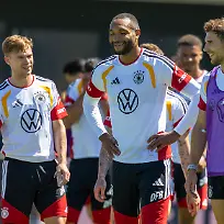 v-l-n-r-Joshua-Kimmich-Jonathan-Tah-und-Leon-Goretzka-waehrend-des-Trainings-im-Home-Ground-Herzogenaurach-bei-der-WM-Vorbereitung-Herzogenaurach-Deutschland-am-28-Mai-2026-during-training-at-the-Home-Ground-Herzogenaurach-during-World-Cup-preparation-Herzogenaurach-Germany-on-May-28-2026