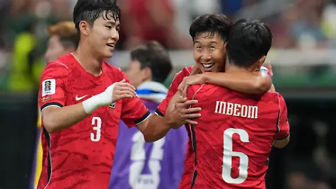 Suedkorea-um-Superstar-Heung-Min-Son-2-v-r-jubelte-ueber-den-Auftaktsieg-nach-0-1-Rueckstand
