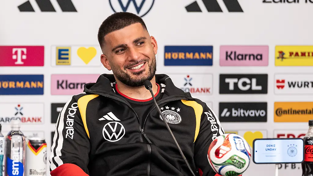 Deniz-Undav-GES-Fussball-Pressekonferenz-der-deutschen-Fussball-Nationalmannschaft-in-Winston-Salem-12-06
