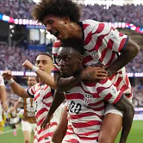 Folarin-Balogun-down-of-the-United-States-celebrates-a-goal-with-his-teammates-this-Friday-in-a-Group-D-match-of-the-2026-FIFA-World-Cup-between-the-United-States-and-Paraguay-at-SoFi-Stadium-in-Los-Angeless-United-States-12-June-2026
