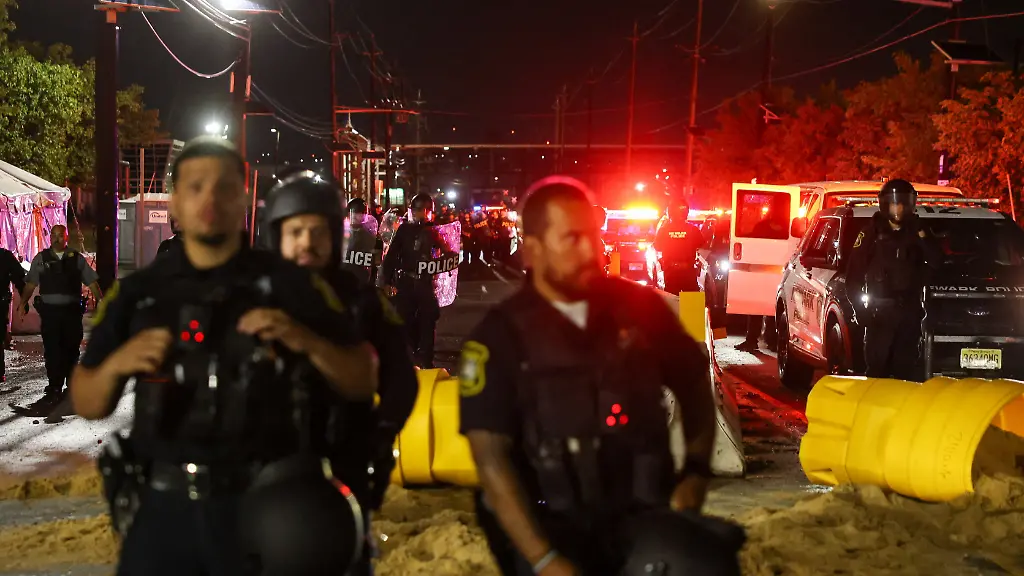 Police-officers-prepare-to-clear-a-secure-area-outside-of-Delaney-Hall-detention-center-during-ongoing-protests-against-U-S-Immigration-and-Customs-Enforcement-ICE-in-Newark-New-Jersey-U-S-June-6-2026