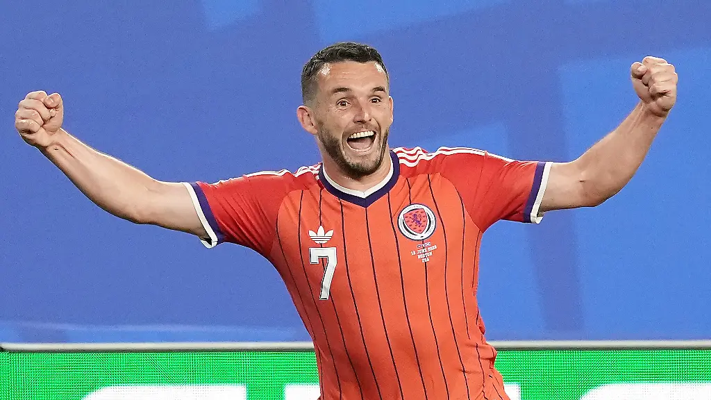 Fussball-WM-2026-Haiti-Schottland-Vorrunde-Gruppe-C-1-Spieltag-Boston-Stadion-in-Foxborough-Schottlands-John-McGinn-r-jubelt-nach-seinem-Tor-zum-0-1-EINSCHRAeNKUNGEN-Die-Nutzung-unterliegt-Einschraenkungen-Nur-fuer-redaktionelle-Zwecke-keine-kommerzielle-Nutzung-ohne-vorherige-Zustimmung-des-Rechteinhabers