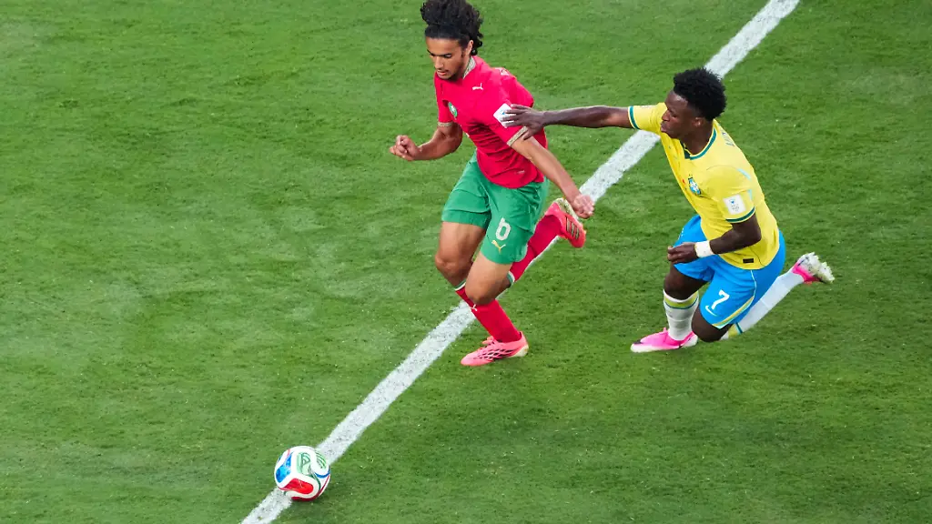 Vinicius-Junior-of-Brazil-R-and-Ayyoub-Bouaddi-of-Morocco-L-fight-for-possession-during-a-FIFA-Mens-World-Cup-2026-Group-Stage-football-match-between-Brazil-and-Morocco-at-New-York-New-Jersey-Stadium-in-East-Rutherford-on-June-13th-2026-Photo-by-Alexandra-Fechete-SPP-PUBLICATIONxNOTxINxBRAxMEX-Copyright-xAlexandraxFechete-SPPx-Sportspressphoto-SPR165943