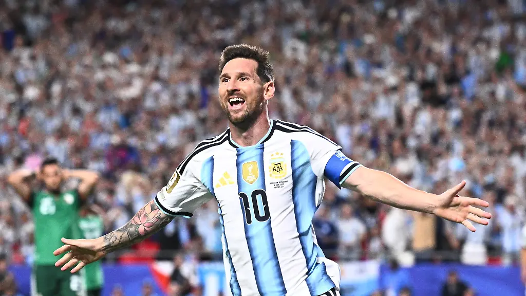 Fussball-Maenner-WM-2026-Argentinien-Algerien-Vorrunde-Gruppe-J-Spieltag-1-Kansas-City-Stadion-Lionel-Messi-Argentinien-jubelt-ueber-seinen-zweiten-Treffer-zum-2-0-ACHTUNG-Gemaess-den-Auflagen-der-FIFA-duerfen-die-Bilder-ausschliesslich-zur-redaktionellen-Verwendung-genutzt-werden-Eine-kommerzielle-Nutzung-ist-ausgeschlossen-Zudem-duerfen-keine-videoaehnlichen-Sequenzen-erstellt-werden-und-es-duerfen-keine-Veraenderungen-weder-im-Vordergrund-noch-im-Hintergrund-am-Bild-vorgenommen-werden