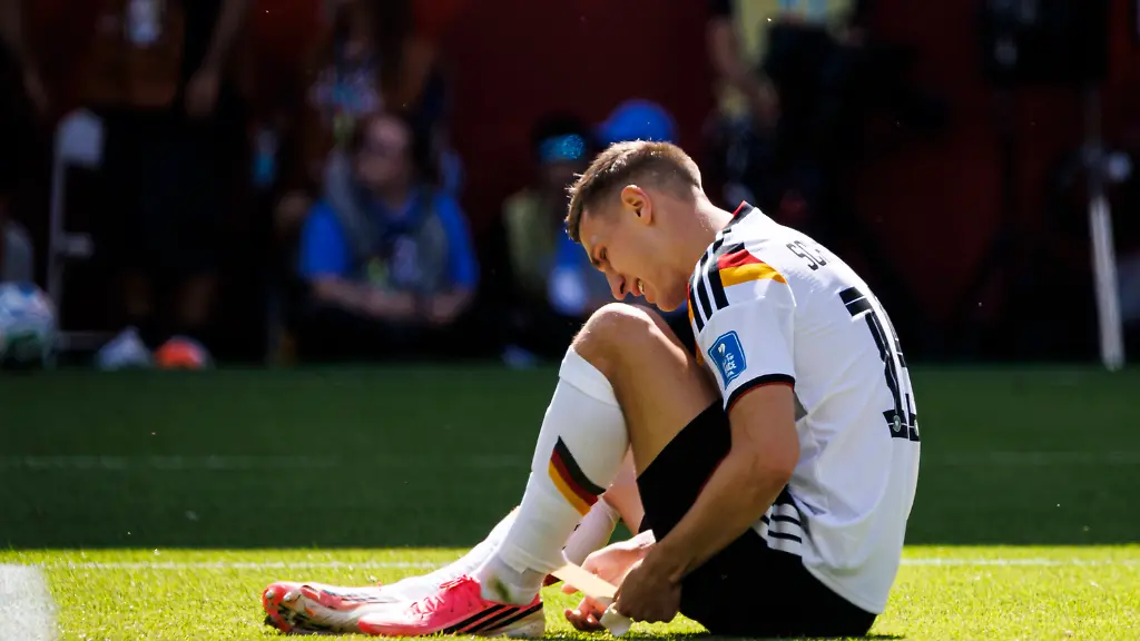 Germany-v-Cote-D-Ivoire-FIFA-World-Cup-WM-Weltmeisterschaft-Fussball-2026-Toronto-Canada-June-20-Nico-Schlotterbeck-of-Germany-lies-injured-on-the-pitch-during-the-FIFA-World-Cup-2026-Group-E-match-between-Germany-and-Cote-D-Ivoire-at-Toronto-Stadium-on-June-20-2026-in-Toronto-Canada