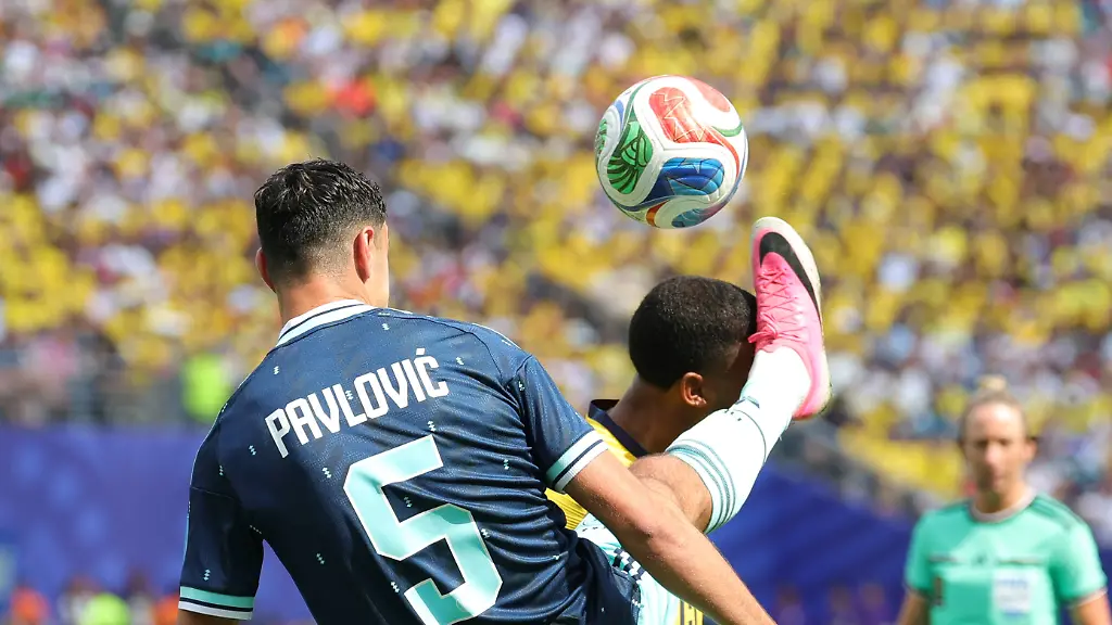 Aleksandar-Pavlovic-L-of-Germany-kicks-the-ball-during-a-Group-E-match-at-the-2026-FIFA-World-Cup-WM-Weltmeisterschaft-Fussball-between-Ecuador-and-Germany-at-MetLife-stadium-in-New-Jersey-United-States-25-June-2026