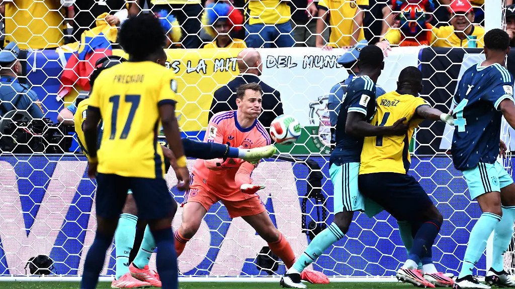 Fussball-Laenderspiel-Herren-FIFA-World-Cup-WM-Weltmeisterschaft-Fussball-2026-Fussball-Weltmeisterschaft-USA-Gruppe-E-MetLife-Stadium-New-Jersey-Ecuador-Deutschland-Manuel-Neuer-GER-beim-2-1-Gonzalo-Plata-ECU-Soccer-International-Match-Men-s-2026-FIFA-World-Cup-Soccer-World-Cup-USA-Group-E-MetLife-Stadium-New-Jersey-Ecuador-vs