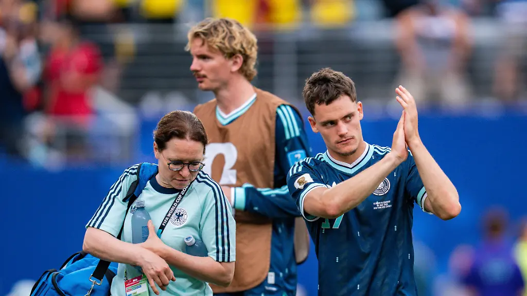 FIFA-Fussball-Weltmeisterschaft-2026-Gruppe-E-Spiel-3-Ecuador-vs-Deutschand-25-06-2026-Metlife-Stadion-in-New-Jersey-Nick-Woltemade-Deutschland-Florian-Wirtz-Deutschland-nach-Abpfiff-2026-FIFA-World-Cup-Group-E-Match-3-Ecuador-vs