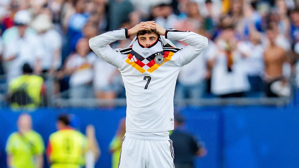 FIFA-Fussball-Weltmeisterschaft-2026-Sechszehntelfinale-Deutschland-vs-Paraguay-29-06-2026-Boston-Stadium-Nick-Woltemade-Deutschland-Kai-Havertz-Deutschland-unzufrieden-ungluecklich-traurig-enttaeuscht-2026-FIFA-World-Cup-Round-of-32-Germany-vs
