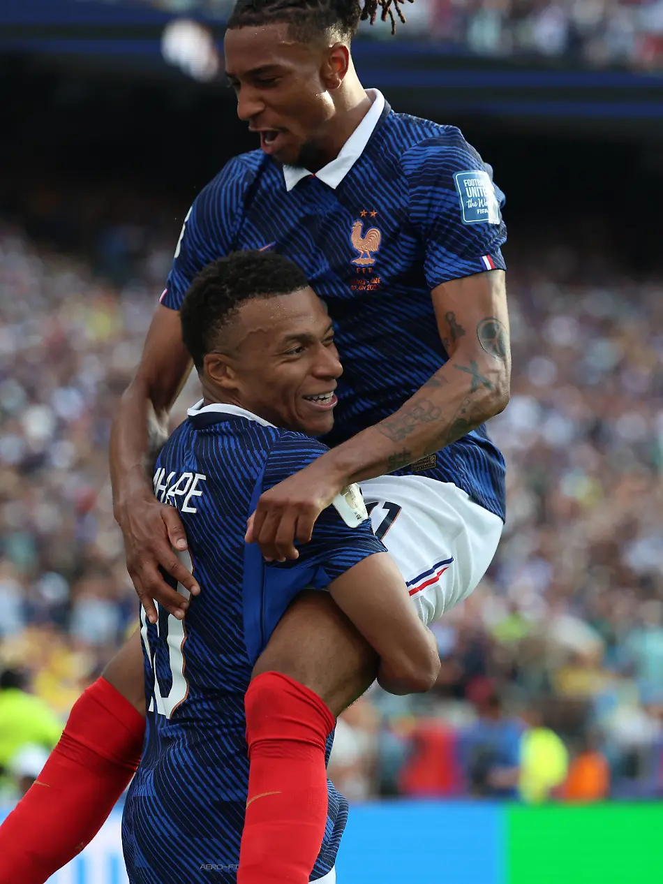 June-30-2026-East-Rutherford-New-Jersey-USA-France-forward-Kylian-Mbappe-10-and-France-forward-Michael-Olise-11-celebrate-scoring-a-goal-in-the-second-half-during-the-June-30th-FIFA-World-Cup-WM-Weltmeisterschaft-Fussball-2026-matchup-between-France-and-Sweden-at-MetLife-Stadium-in-East-Rutherford-New-Jersey
