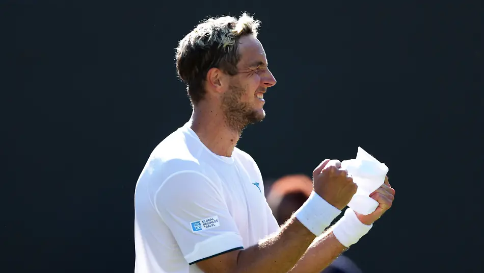 Jan-Lennard-Struff-celebrates-victory-in-his-third-round-match-Wimbledon-Tennis-Championships-Day-5-The-All-England-Lawn-Tennis-and-Croquet-Club-London-UK-03-Jul-2026London-The-All-England-Lawn-Tennis-and-United-Kingdom-PUBLICATIONxINxGERxSUIxAUTxHUNxGRExMLTxCYPxROUxBULxUAExKSAxCHNxDENxINDxITAxPORxESPxSWExTURxMEXxCOLxVENxPERxECUxBRAxARGxCHIxURUxPARxPANxONLY-Copyright-xKieranxMcManus-Shutterstockx-16970351dj