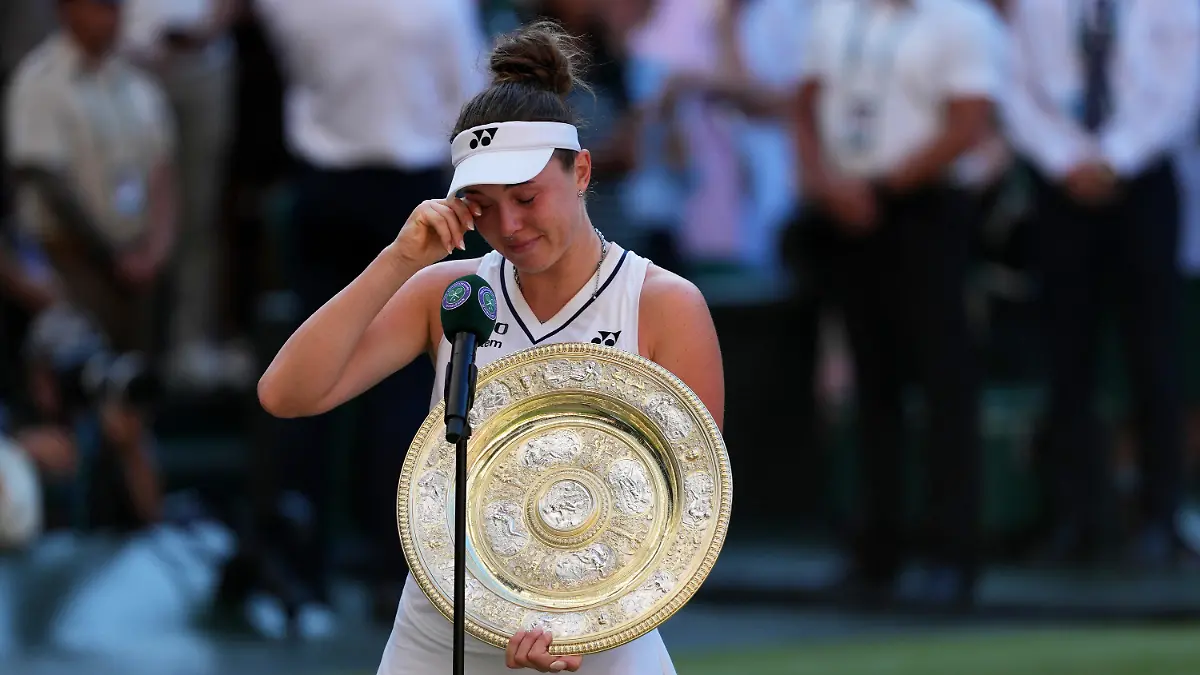 Linda-Noskova-of-Czech-Republic-reacts-as-she-holds-the-trophy-after-winning-against-Karolina-Muchova-of-Czech-Republic-in-the-women-s-singles-final-at-Wimbledon-Tennis-Championships-in-London-Saturday-July-11-2026