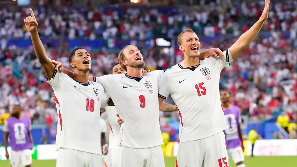 Jude-Bellingham-of-England-celebrates-the-victory-with-Dan-Burn-and-Harry-Kane-of-England-during-the-FIFA-World-Cup-2026-Quarter-Final-match-between-Norway-and-England-at-Miami-Stadium-on-July-11-2026-in-Miami-Gardens-United-States