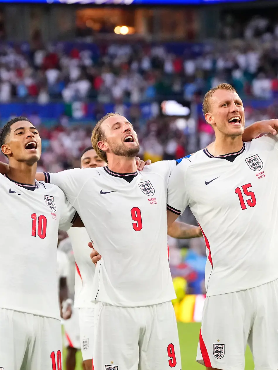 Jude-Bellingham-of-England-celebrates-the-victory-with-Dan-Burn-and-Harry-Kane-of-England-during-the-FIFA-World-Cup-2026-Quarter-Final-match-between-Norway-and-England-at-Miami-Stadium-on-July-11-2026-in-Miami-Gardens-United-States