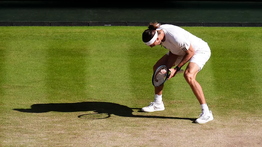Wimbledon-2026-Day-Fourteen-All-England-Lawn-Tennis-and-Croquet-Club-Alexander-Zverev-of-Germany-celebrates-winning-the-opening-set-during-the-Gentlemen-s-Singles-Final-match-against-Jannik-Sinner-of-Italy-on-day-fourteen-of-the-2026-Wimbledon-Championships-at-the-All-England-Lawn-Tennis-and-Croquet-Club-London-Picture-date-Sunday-July-12-2026-Photo-credit-should-read-John-Walton-PA-Wire-RESTRICTIONS-Editorial-use-only-No-commercial-use-without-prior-written-consent-of-the-AELTC-Still-image-use-only-no-moving-images-to-emulate-broadcast-No-superimposing-or-removal-of-sponsor-ad-logos