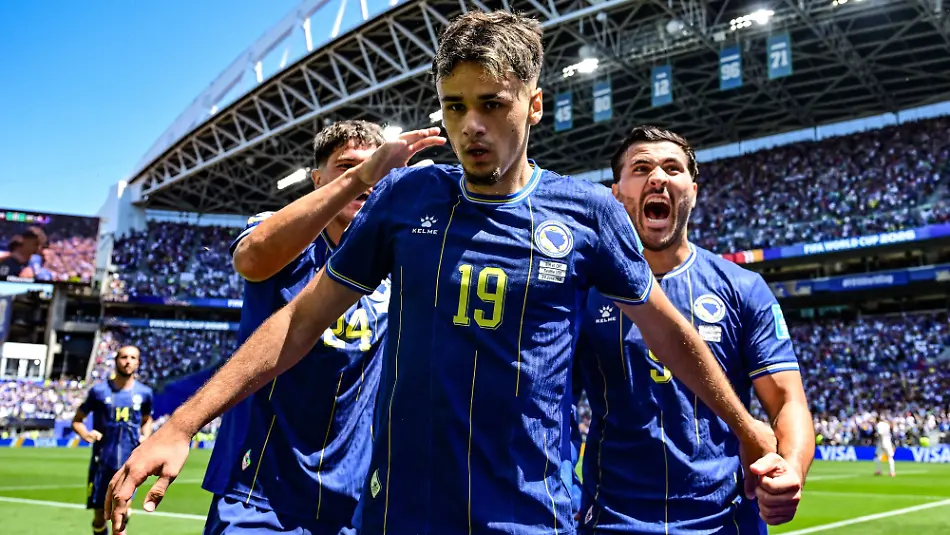 Bosnia-and-Herzegovina-s-Kerim-Alajbegovic-celebrates-after-scoring-during-a-soccer-game-between-Bosnia-and-Herzegovina-and-Qatar-on-Wednesday-24-June-2026-in-Seattle-the-third-and-last-day-in-the-group-stage-in-group-B-of-the-FIFA-World-Cup-WM-Weltmeisterschaft-Fussball-2026-in-the-United-States-of-America