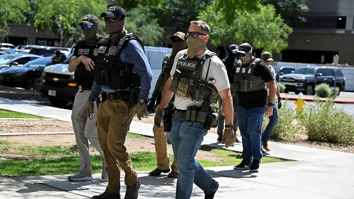 FILE-PHOTO-Masked-law-enforcement-officers-including-HSI-and-ICE-agents-walk-into-an-immigration-court-in-Phoenix-Arizona-U-S-May-21-2025