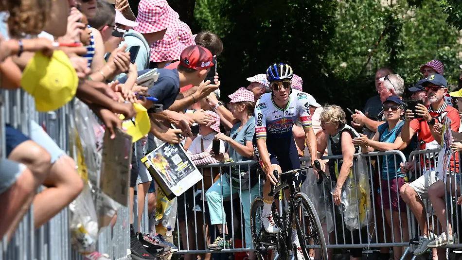 15e-etape-du-tour-de-France-Champagnole-19-juillet-2026-PHOTOPQR-LE-PROGRES-Philippe-TRIAS-19-07-2026-15e-etape-du-tour-de-France-Champagnole-19-juillet-2026-15e-etape-du-tour-de-France-Champganole-Plateau-de-Solaison-Remco-Evenepoel-arrive-a-la-presentation-des-equipes-CYCLING-TOUR-DE-FRANCE-STAGE-15-stage-15-of-the-2026-Tour-de-France-cycling-race-a-stage-of-184km-from-Champagnole-to-Plateau-de-Solaison-on-Sunday-19-July-2026-The-113th-edition-of-the-Tour-de-France-starts-on-Saturday-4-July-in-Barcelona-Spain-and-will-finish-in-Paris-France-on-the-26th-of-July