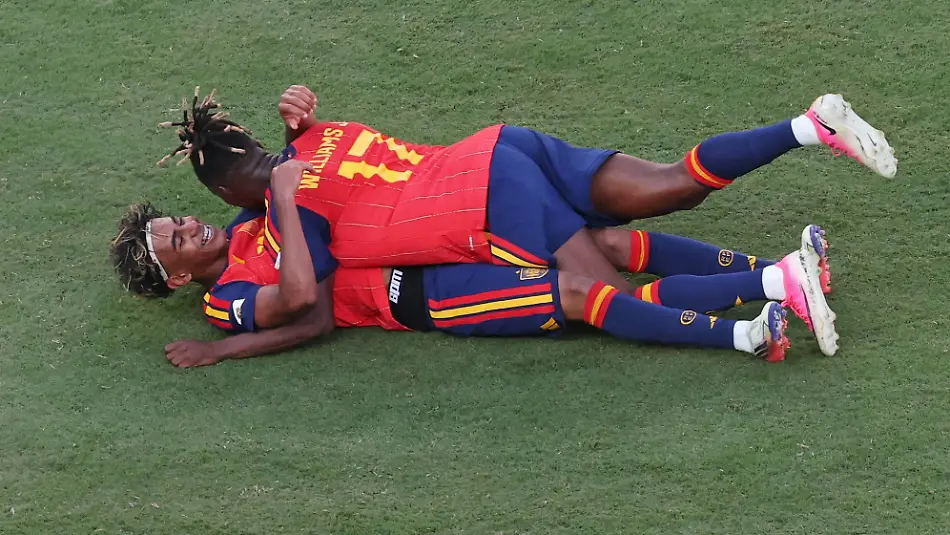 FIFA-World-Cup-WM-Weltmeisterschaft-Fussball-2026-final-Spain-vs-Argentina-Nico-Williams-top-and-Lamine-Yamal-of-Spain-celebrate-after-winning-the-FIFA-World-Cup-2026-final-match-Spain-against-Argentina-in-New-Jersey-USA-19-July-2026